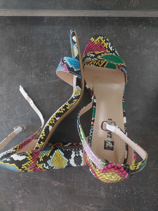 Дамски сандал на ток