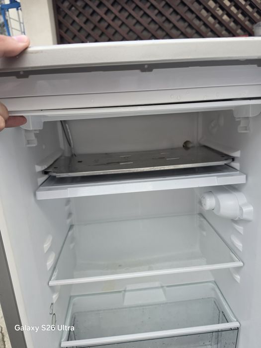 De vanzare frigider Sharp