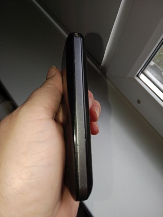 Продам сотовый телефон LG