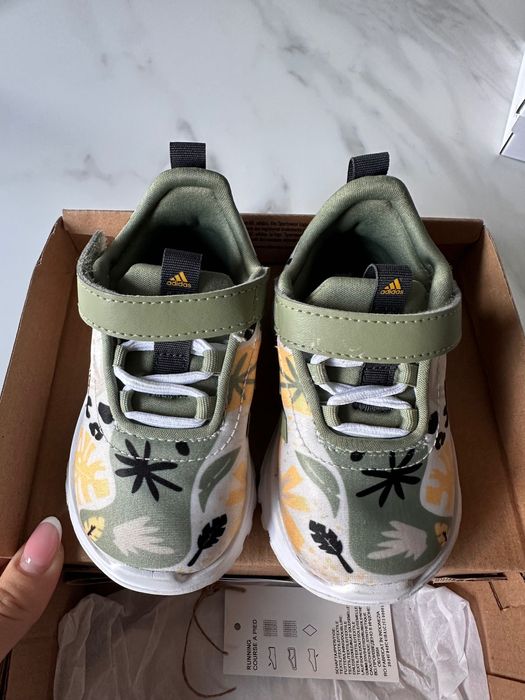 Бебешки маратонки Adidas Lion King