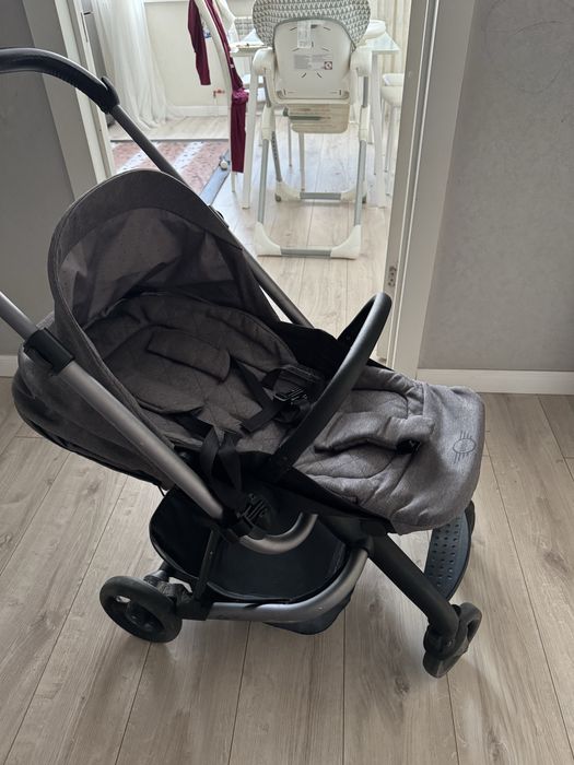 Продаю коляску 2 в 1 easy walker