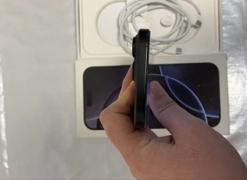 Продам iPhone 16 про 128гб