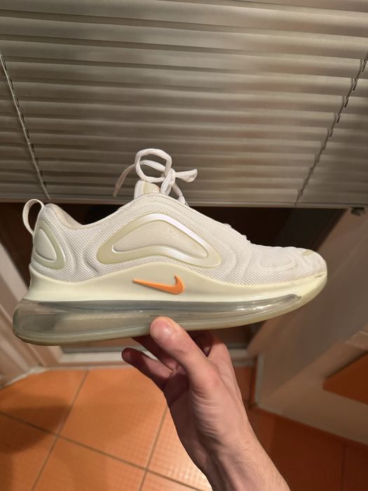 vand adidasi nike