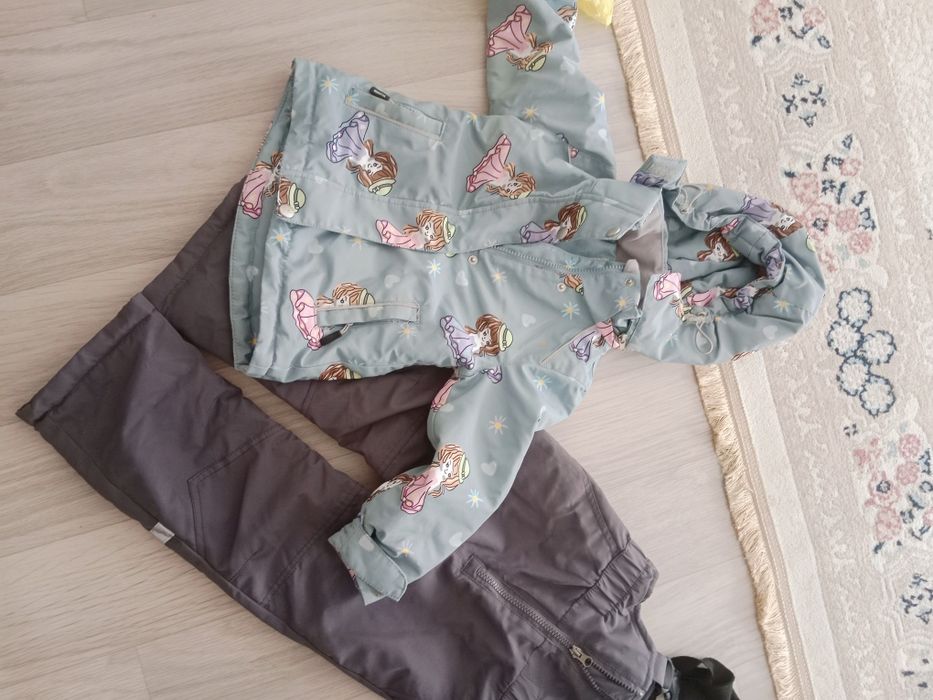 Продам детский осенний комплект. .