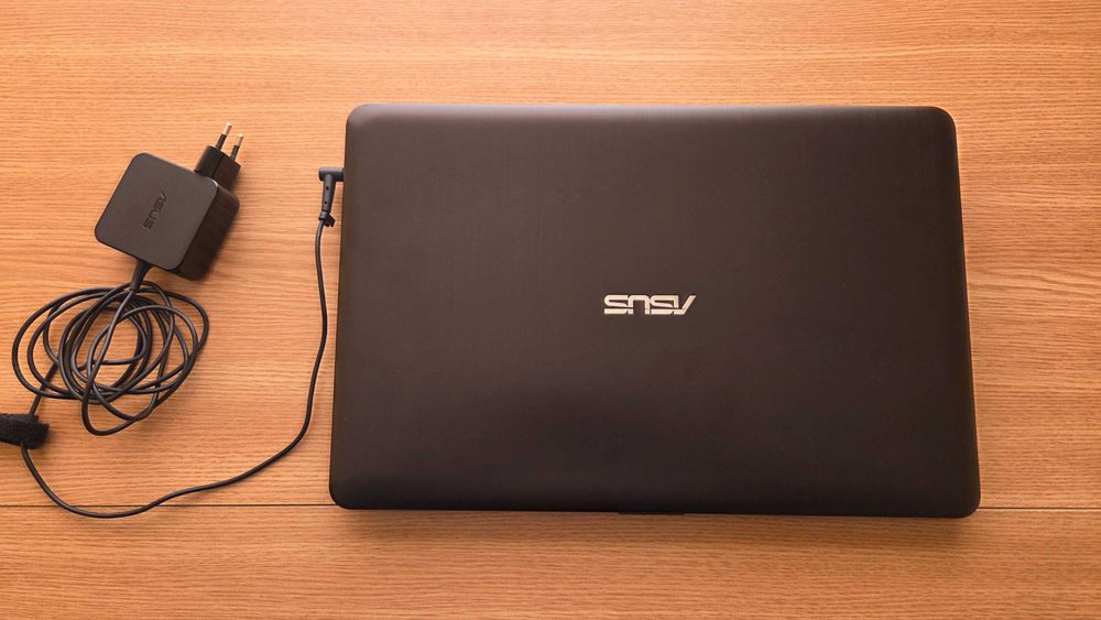 Laptop ASUS X540LA – Intel i3, SSD 240GB, Windows curat, stare bună