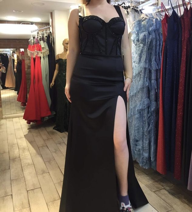 Офицялна рокля Л размер