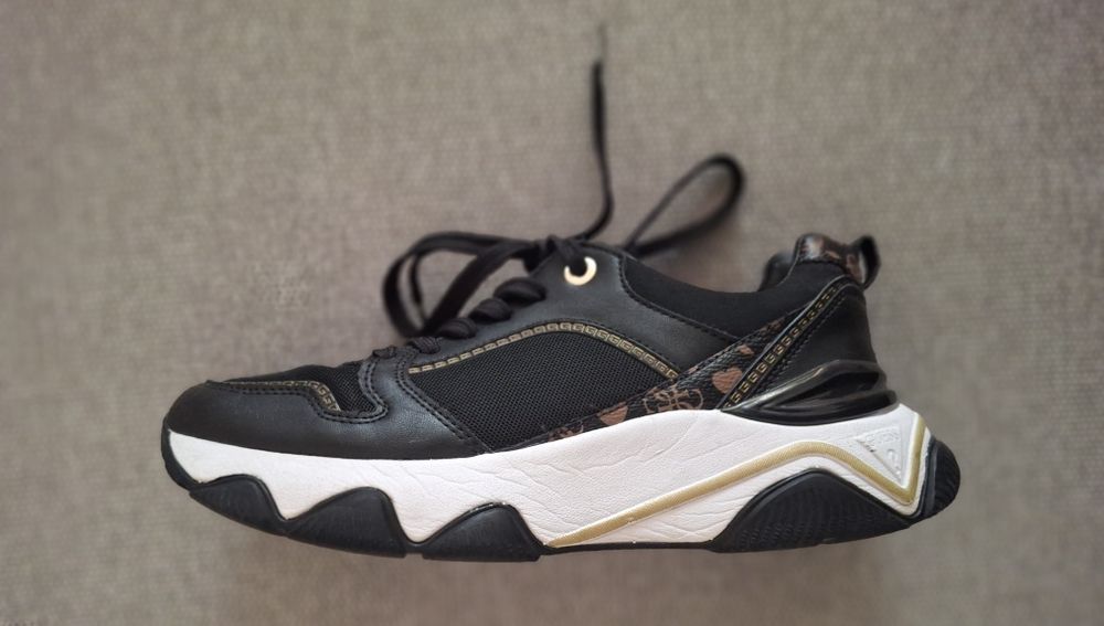 Оригинални маратонки Guess