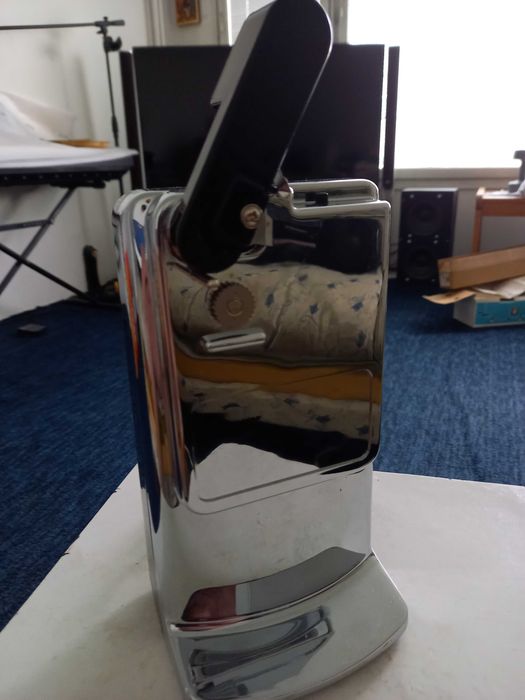 Ел. отварячка за консерви,комбинирана с ел. точило за ножове и ножици