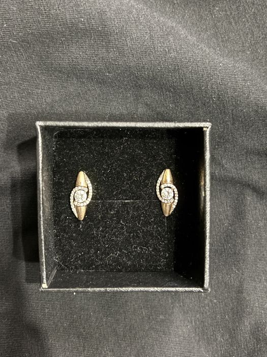 Продам серьги золотые с фианитом 585