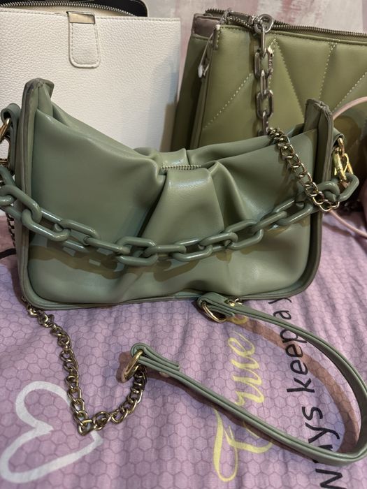 Женские сумочки четыре штуки