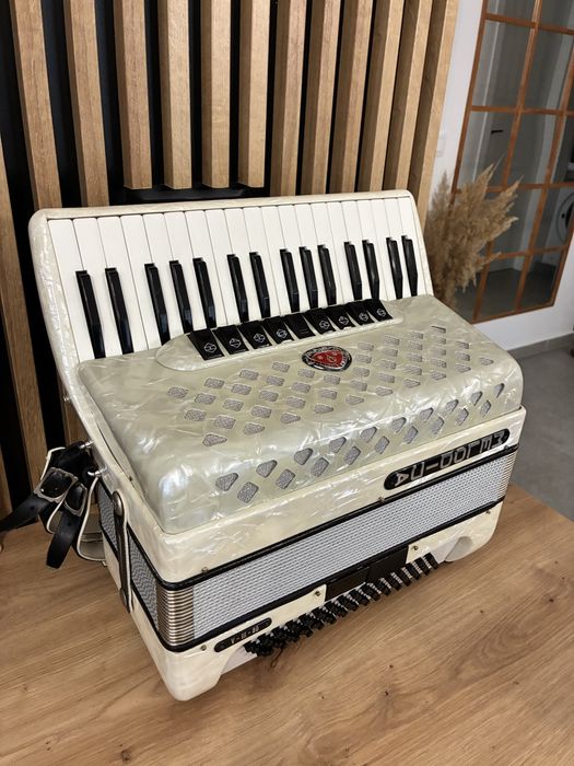 Acordeon Hohner/Melojdia cu 80 basi