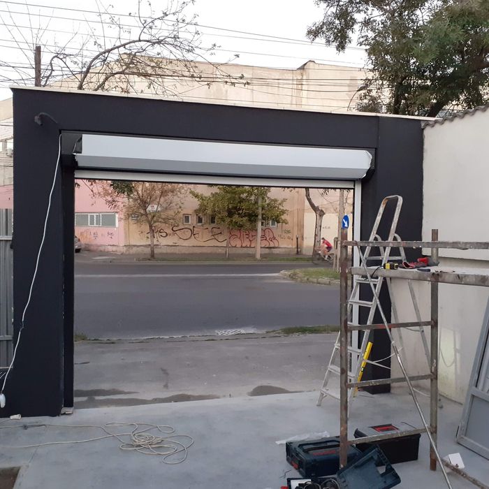 Usa garaj rulou din aluminiu