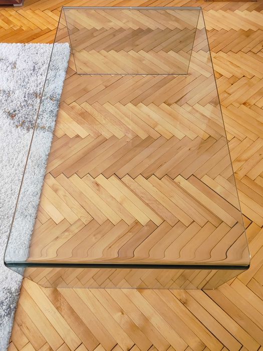 Дизайнерска холна маса - стъкло;  Маса черен лак с два сгъваеми стола