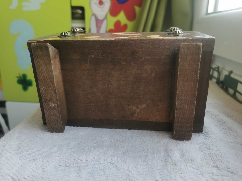 Cutie de bijuterii din lemn ,veche