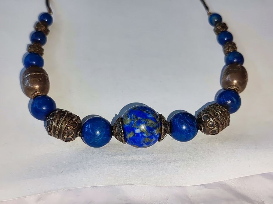 Сребърно колие с камъни лапис