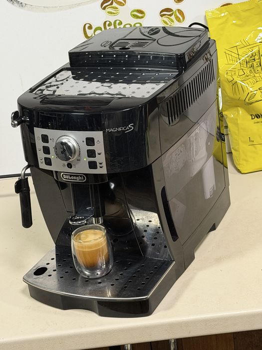 Кафемашина кафе автомат delonghi magnifica S с гаранция