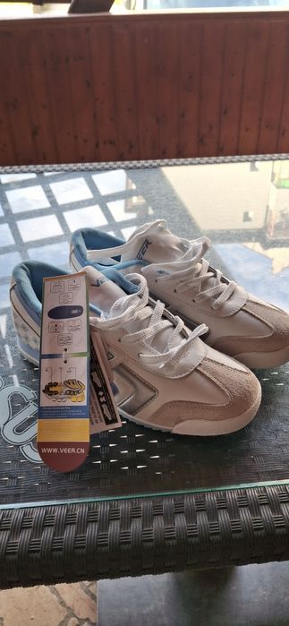 Adidași Veer sport – Noi, cu etichetă
Vând