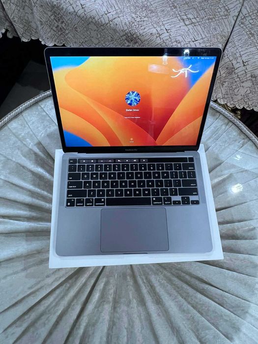 Продавам MacBook M1 2020