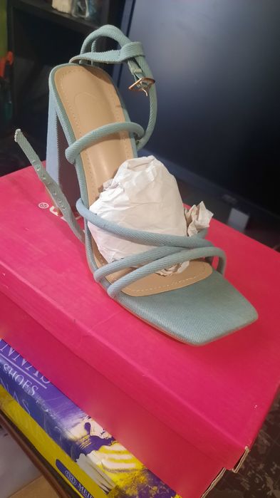 Босоножки новые женские