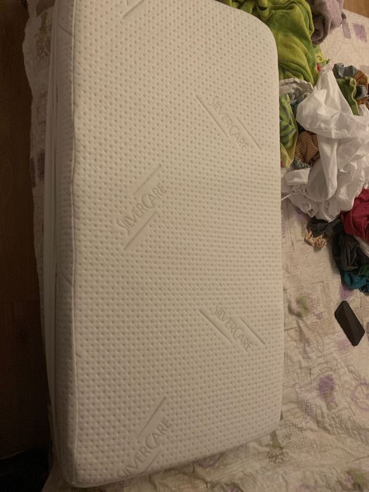 Два детски/бебешки матрака + дървена кошара