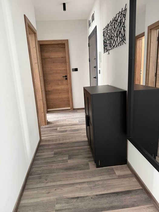 Тристаен обазаведен апартамент с гараж под наем !