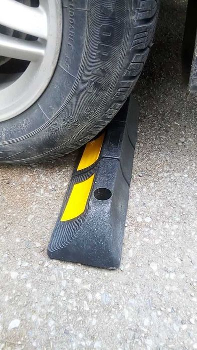 Стопер за безопасно паркиране на автомобил в гараж