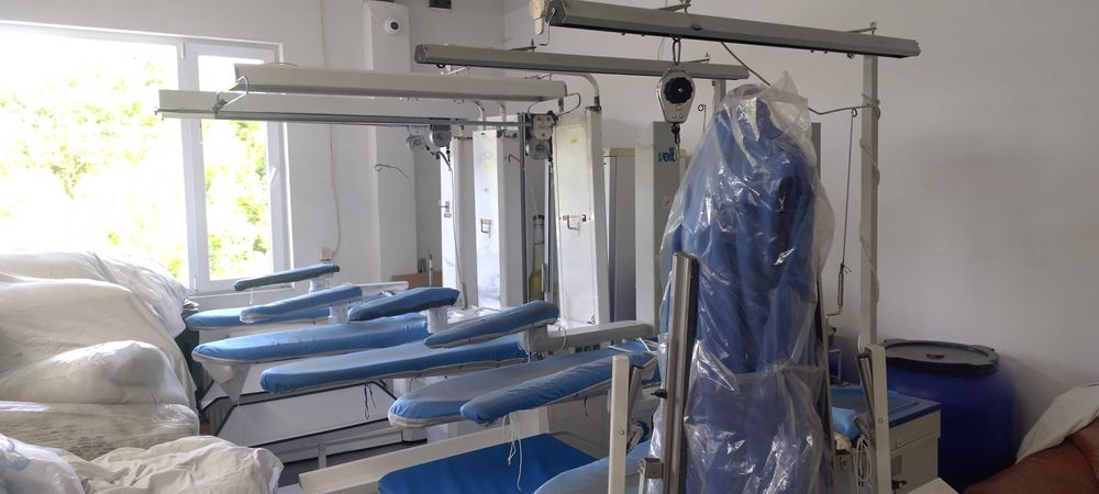 Професионална гладачна маса с ръкав и манекен с парогенератор