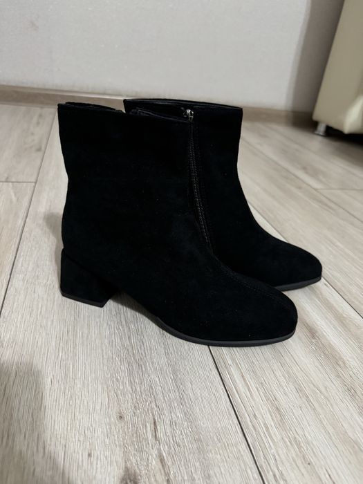 Продам новые сапоги ботильоны