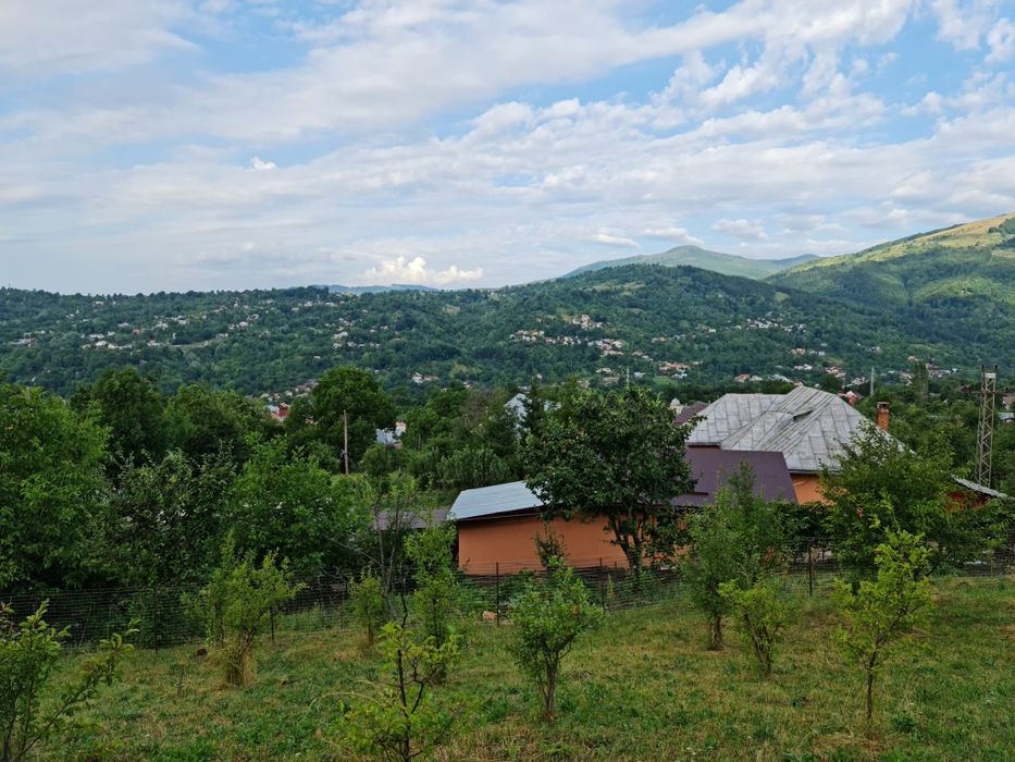 Vând doua terenuri alăturate în Comarnic.