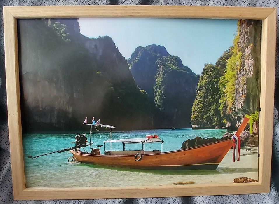 Картини с дървени рамки и стъкло- 3 броя