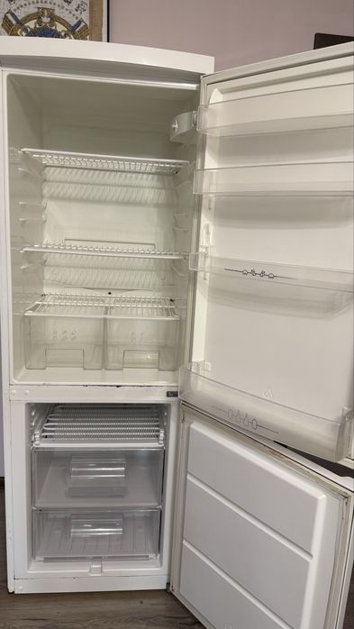 Холодильник Zanussi