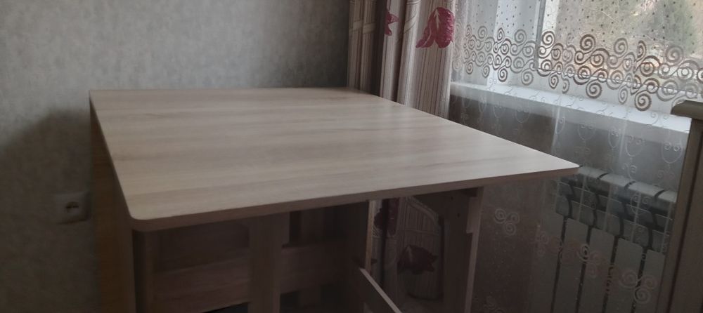 Продам стол книжка