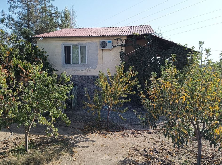 Продается частный дом в Урта-чирчикском районе. 8 км от новых Сергилей