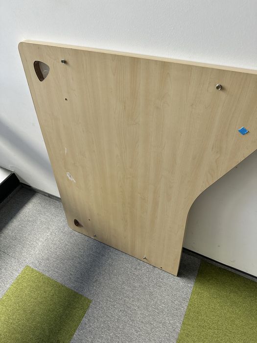 Ергономично  офис бюро Steelcase 120х80 – висок клас, налични 20 бр.