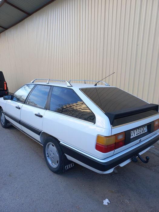 Автомабиль Audi 100
