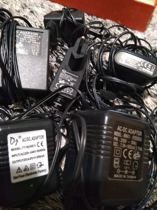 Зарядни за телефони/ адаптери