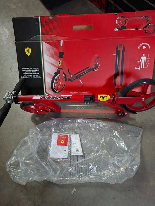 Детска тротинетка-FERRARI 8+