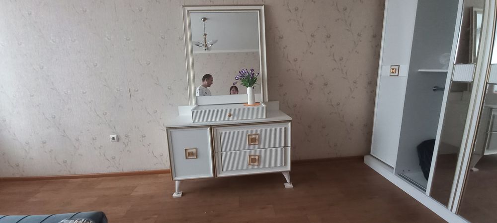 Продам спальный гарнитур