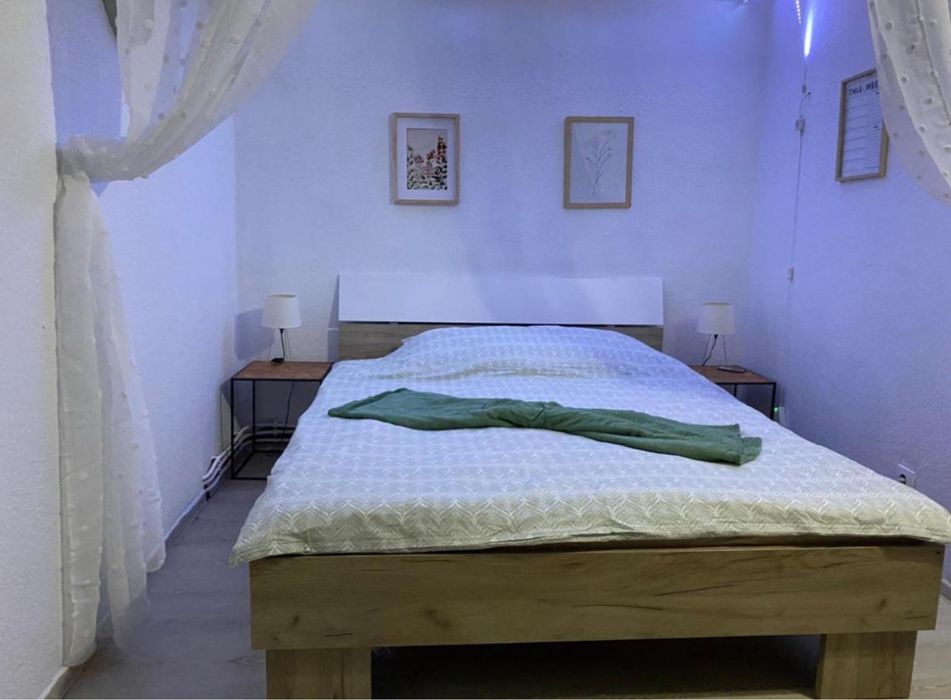 INCHIRIEZ GARSONIERA (persoana fizica)