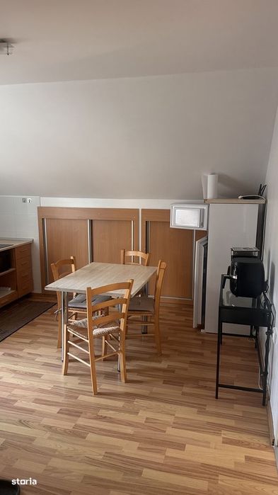 Apartament 2 camere, mansardă, colina universității