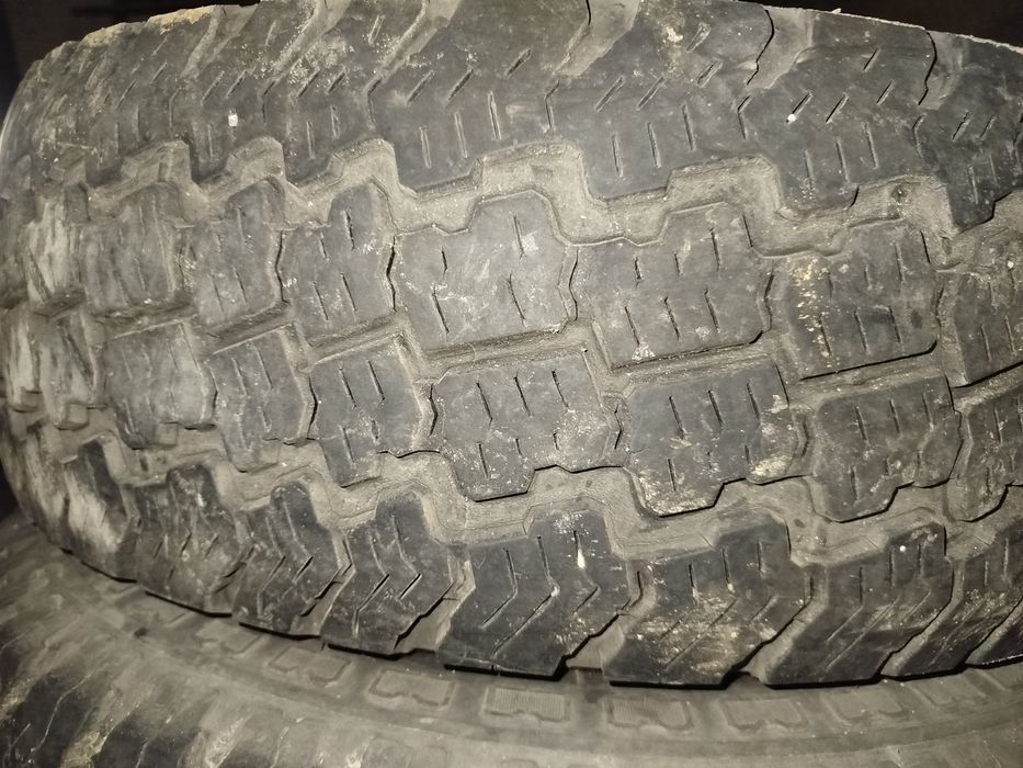 Продам комплект 31 шин