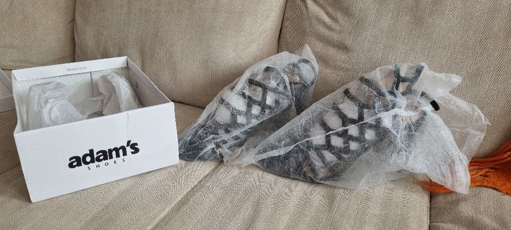 Pantofi Adam's Shoes cu toc din piele nou nouți si sigilați.