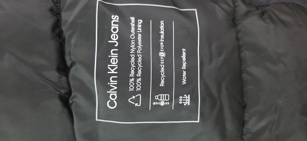 Продам жилетку Calvin Klein