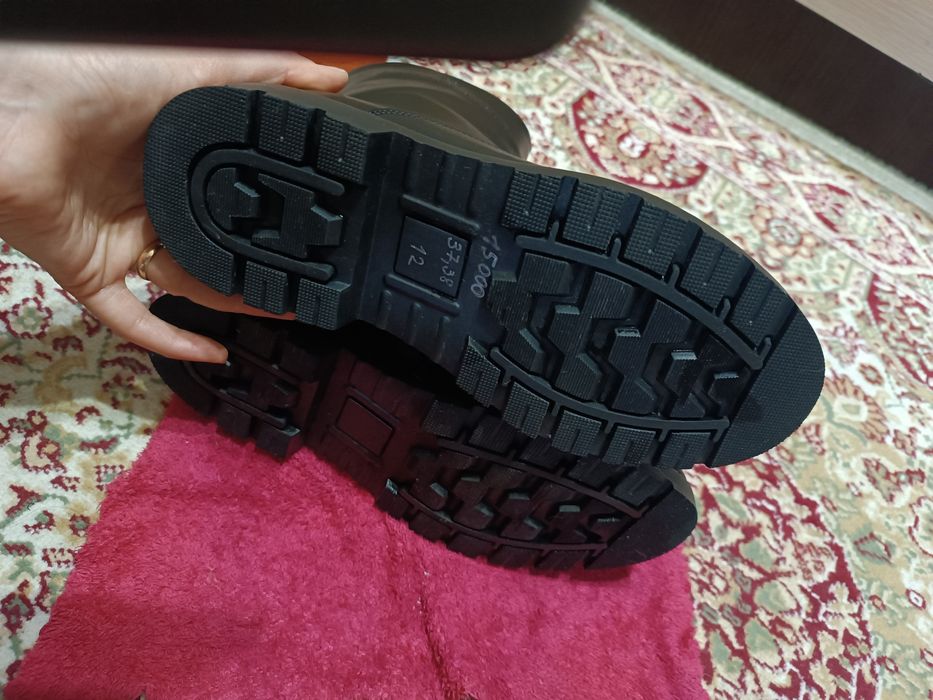 Продам детские сапоги