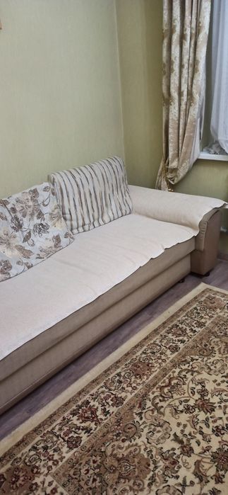 Продается  диван в отличном состоянии с подушками
