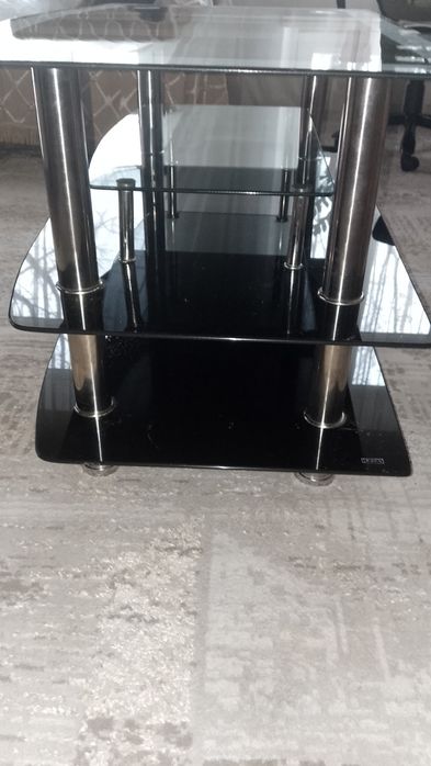 Стол стеклянный для телика