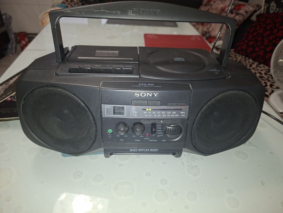 Sony CFD-910, sistem audio compact cu CD Player , cass deck si radio analog ( Antena Satelor)