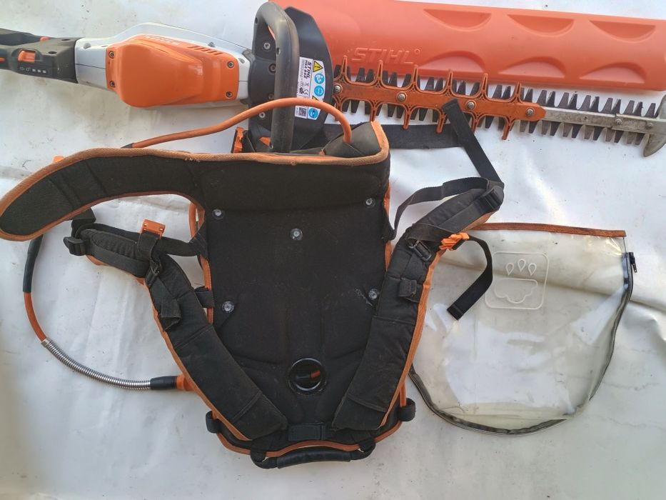 Set Stihl foarfeca gard viu  Stihl hsa 94r și baterie tip rucsac ar1000