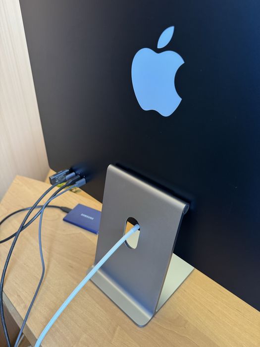 Apple iMac 24” M1 / 16GB RAM / 256GB SSD / 4.5K Retina