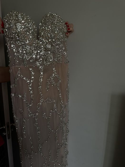 Абитуриентска рокля -пепел от рози